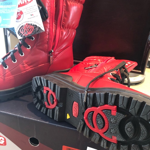 Red DELUX brand new Boots - Picture 3 of 4
